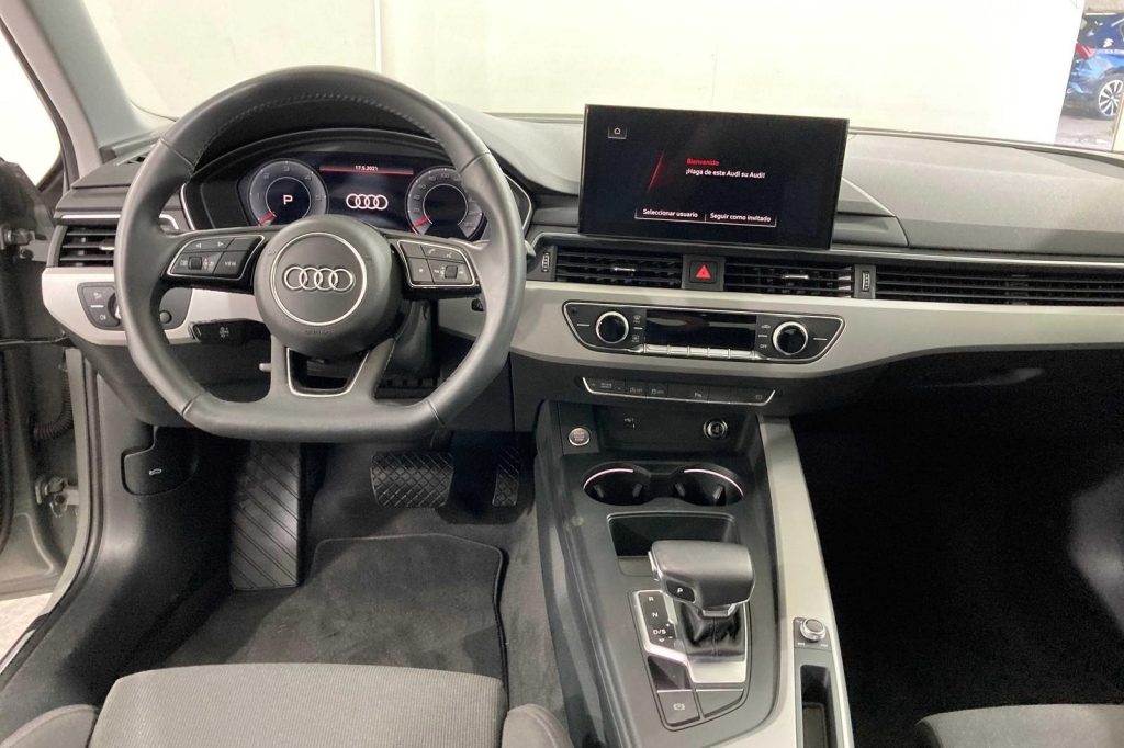Audi A4 2020 фото 1