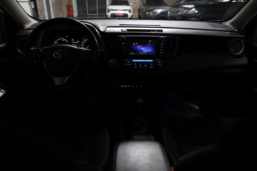Toyota RAV4 2017 фото 44