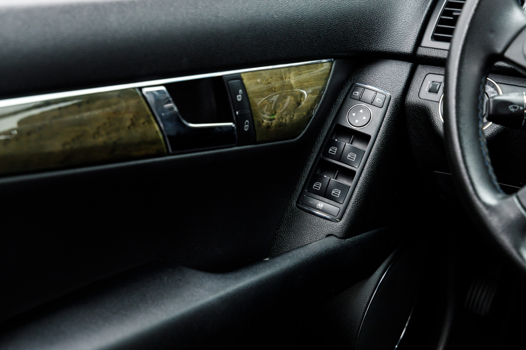 Mercedes-Benz C 220 Avantgarde 2008 photo 23