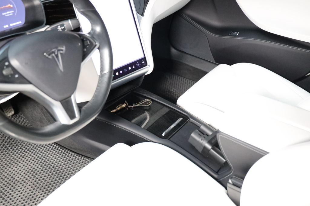Tesla Model S 2017 фото 26