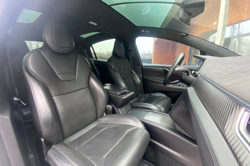 Tesla Model X 90D 2016 photo 11