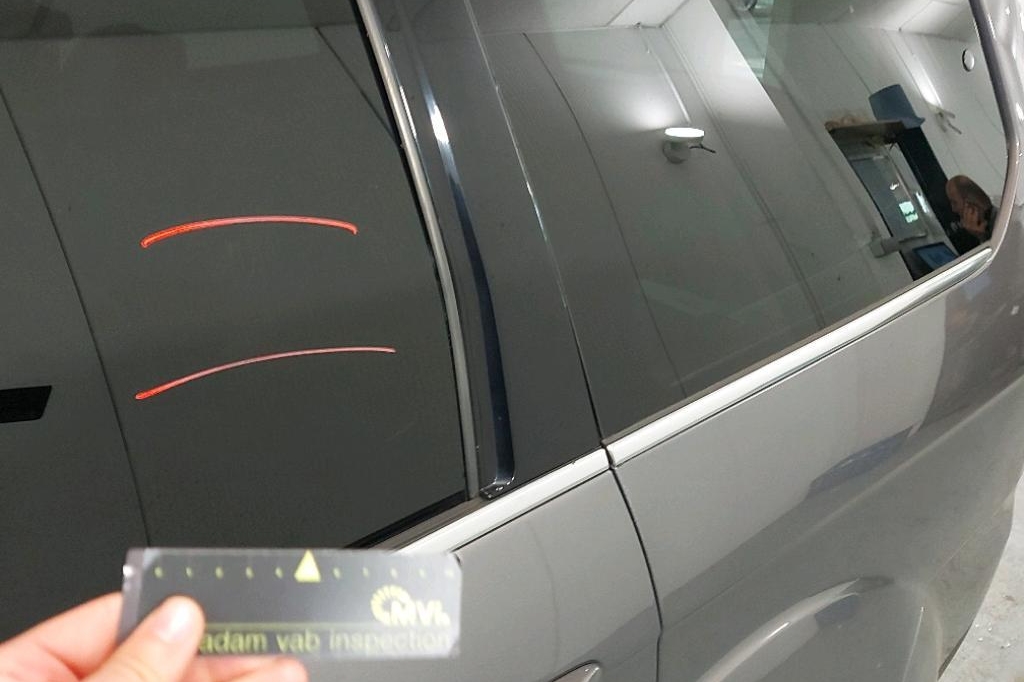 Ford Galaxy 2015 photo 25