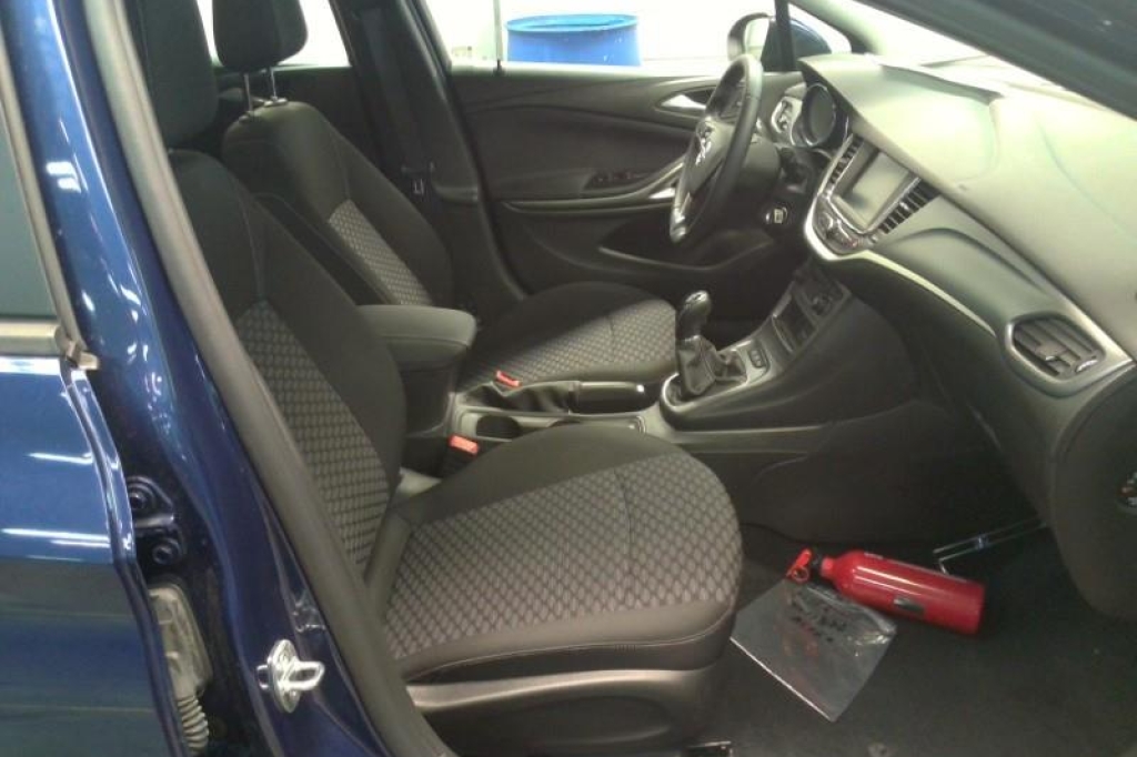 Opel Astra 2020 фото 1