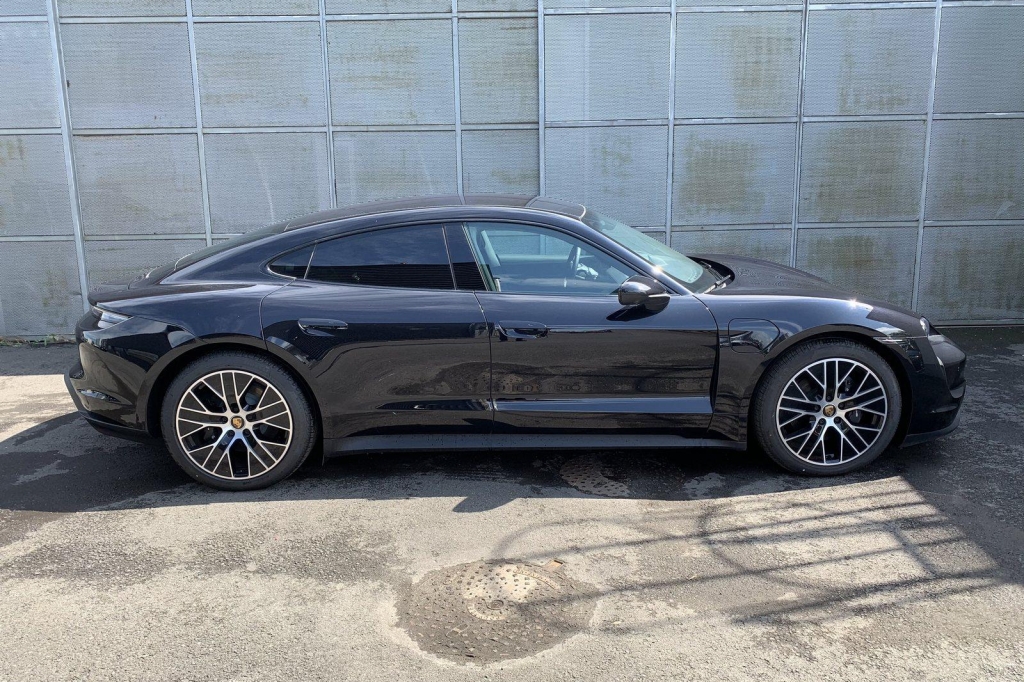 Porsche Taycan 2021 фото 1