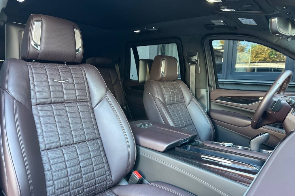 Cadillac Escalade Platinum 4WD 2022 фото 19