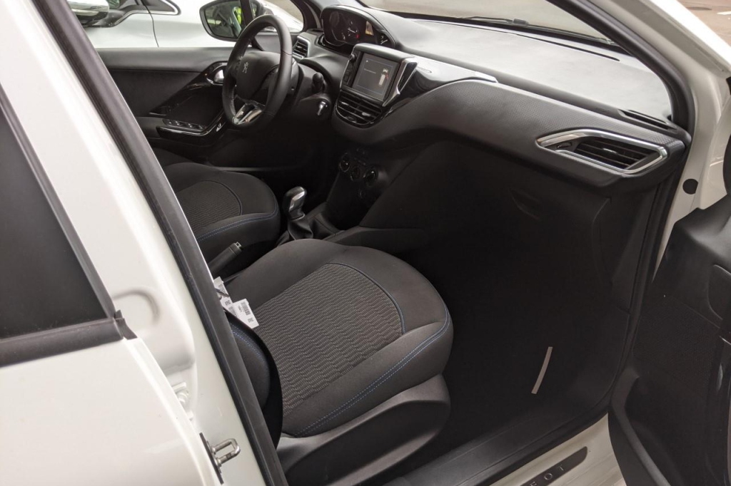 Peugeot 208 2019 photo 5