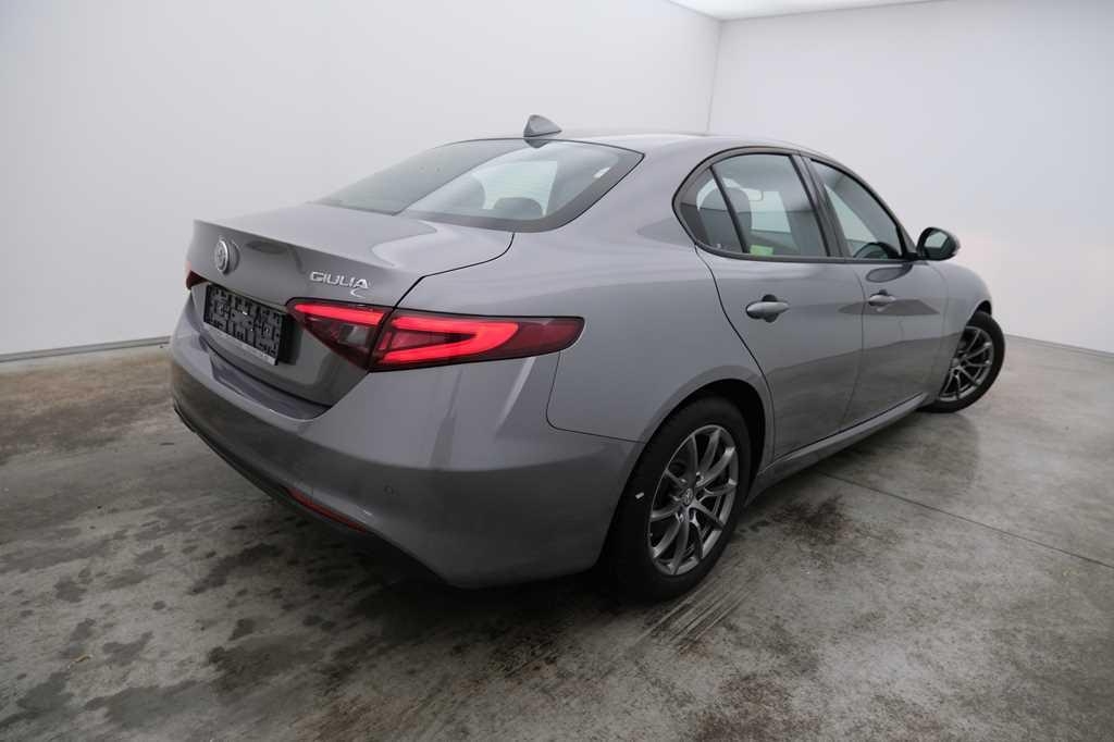 Alfa Romeo Giulia 2017 фото 1