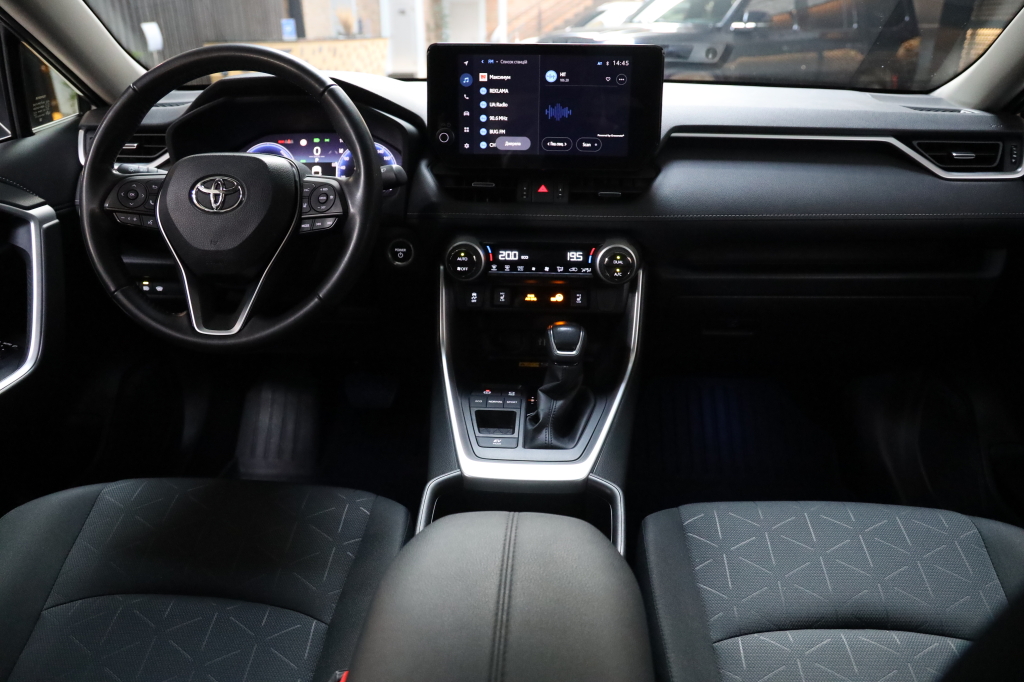 Toyota RAV4 2023 фото 16