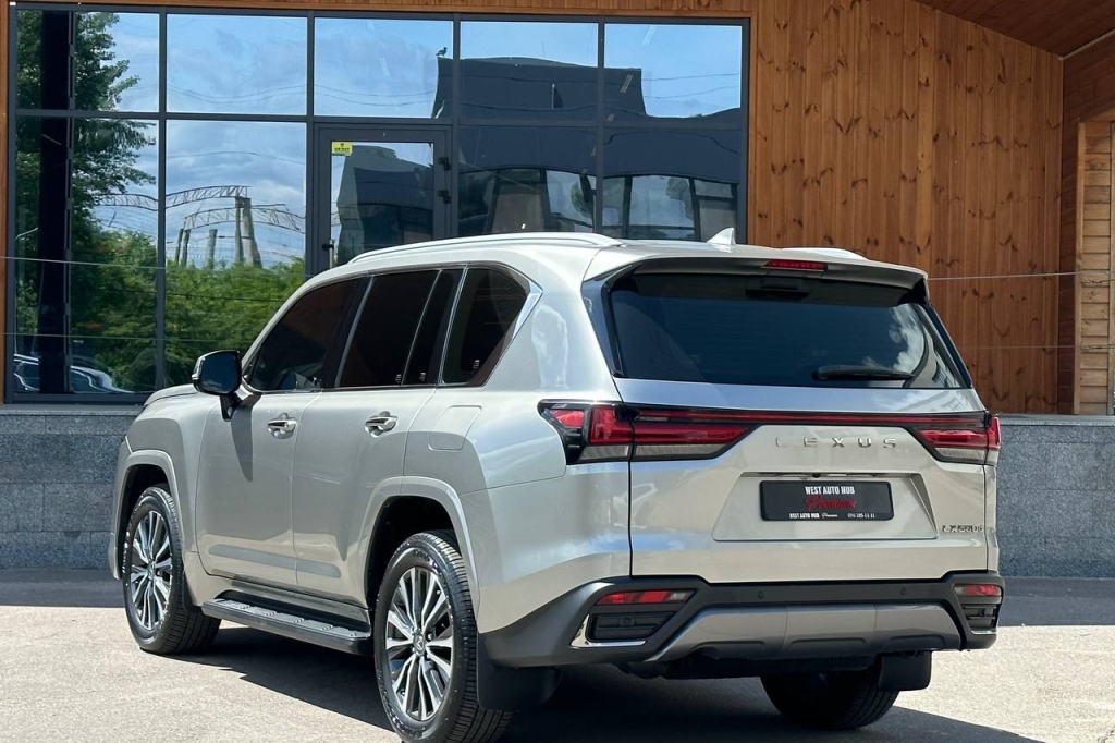 Lexus LX 500d 2022 photo 3