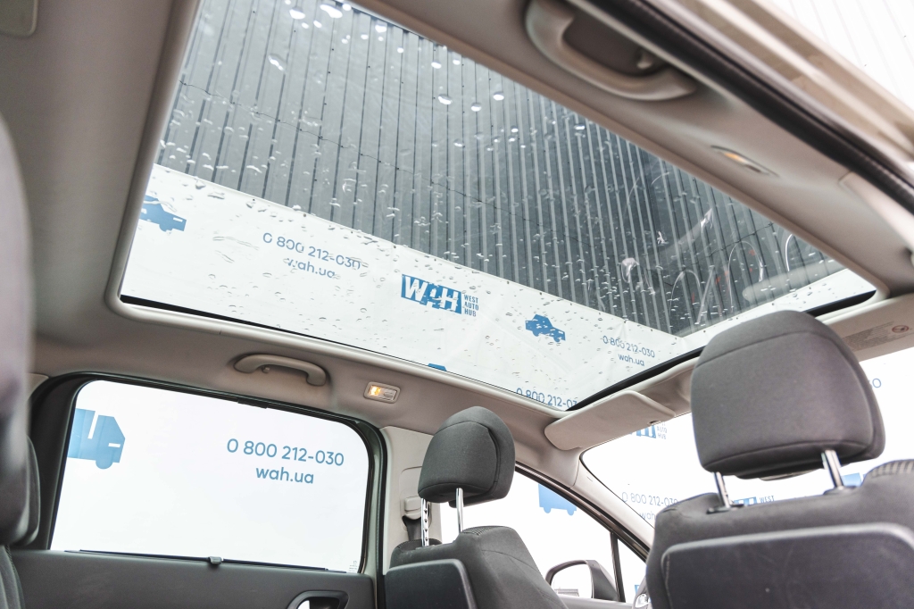 Peugeot 5008 2012 photo 36