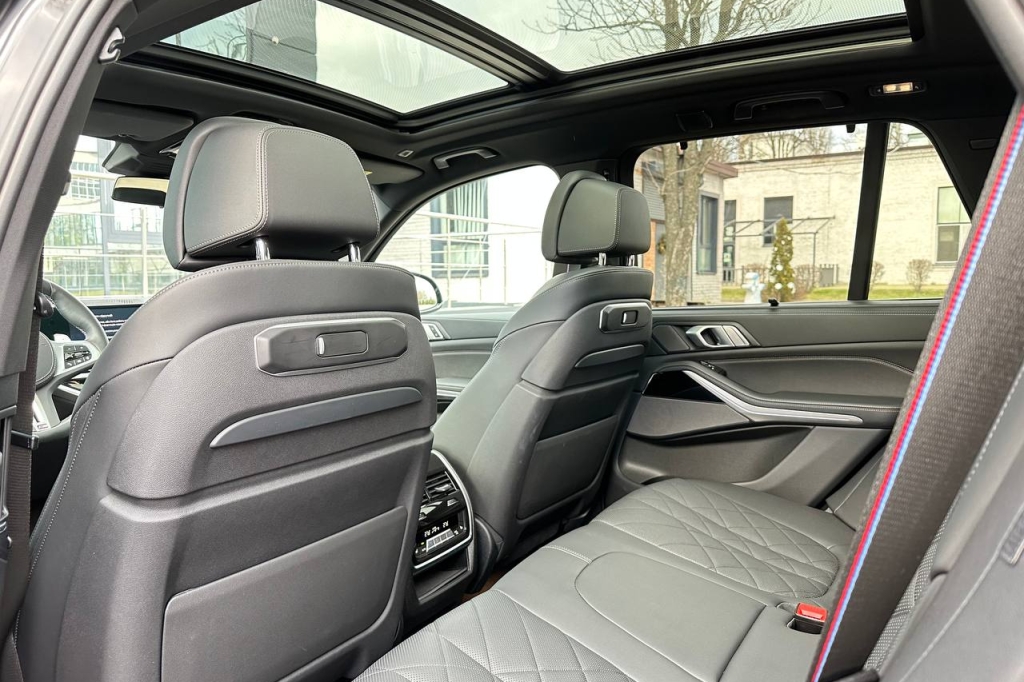 BMW X5 M60i 2024 photo 17
