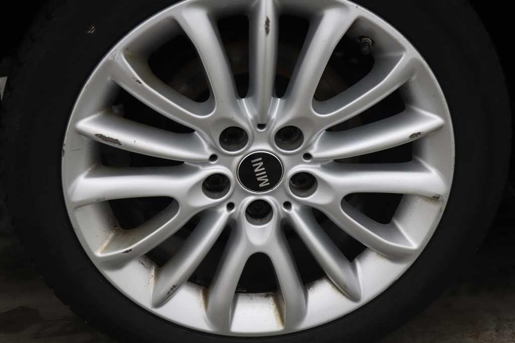 MINI One Clubman 2017 photo 28