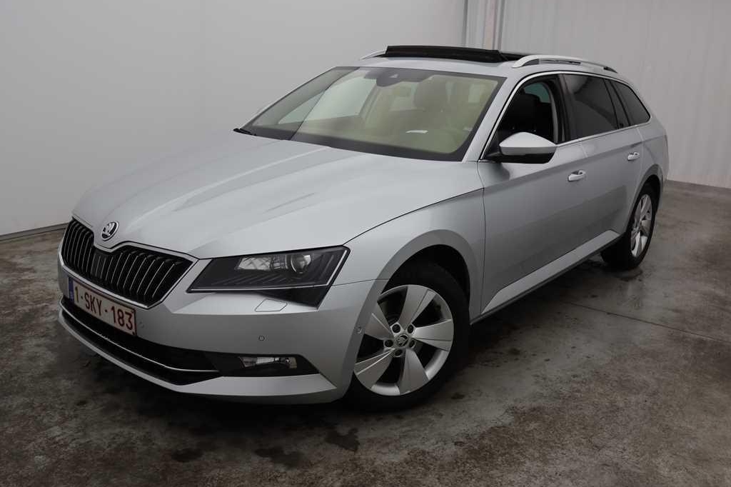 Skoda Superb Combi 2017 фото 2