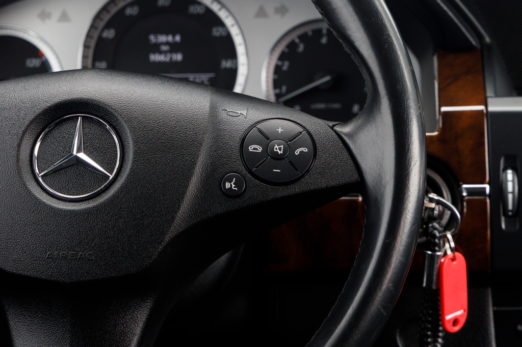 Mercedes-Benz GLK 350 2012 photo 19