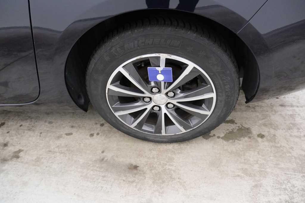 Peugeot 308 2016 фото 29