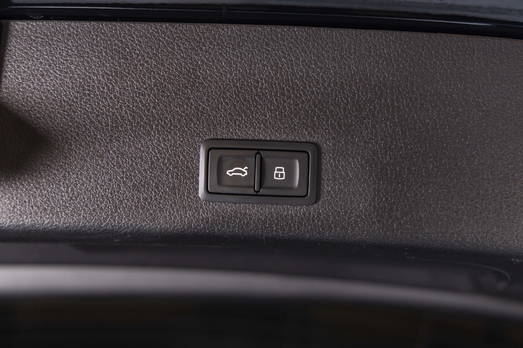 Audi e-tron 55 quattro 2019 фото 36