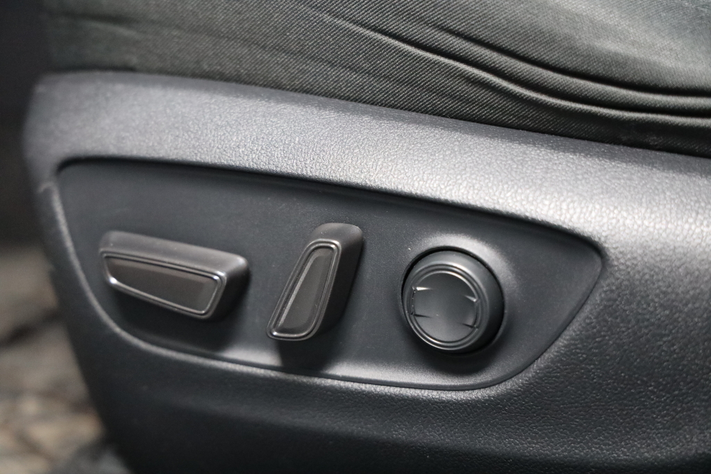 Toyota RAV4 2020 фото 8