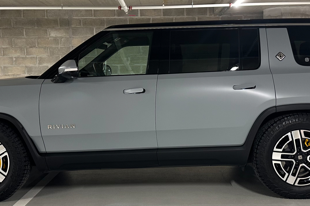 Rivian R1S 2023 photo 13