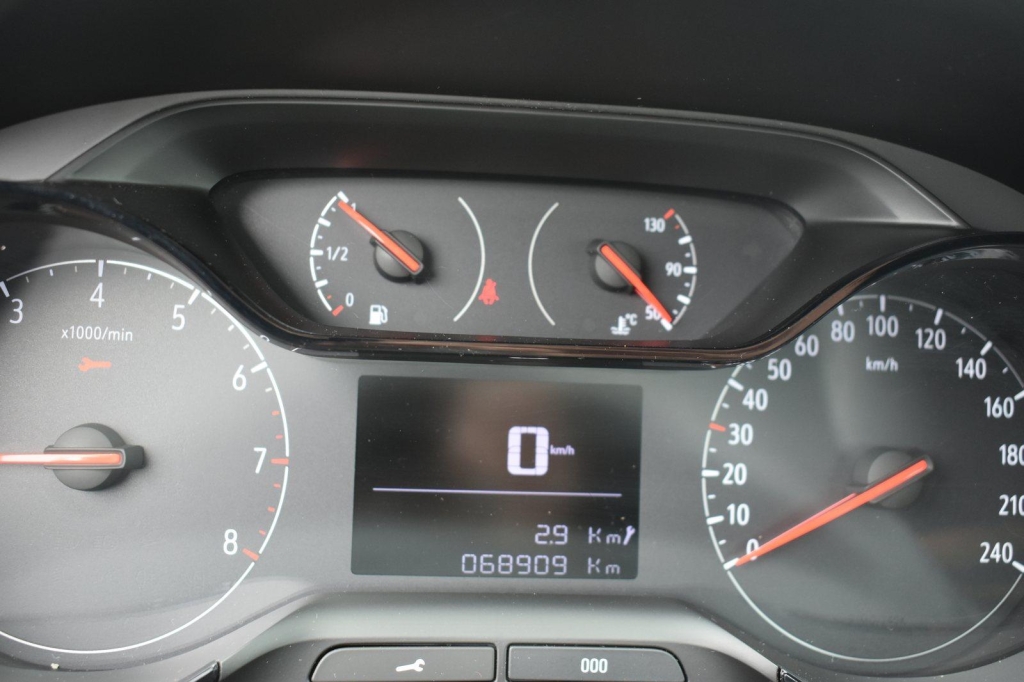 Opel Crossland X 2019 фото 3