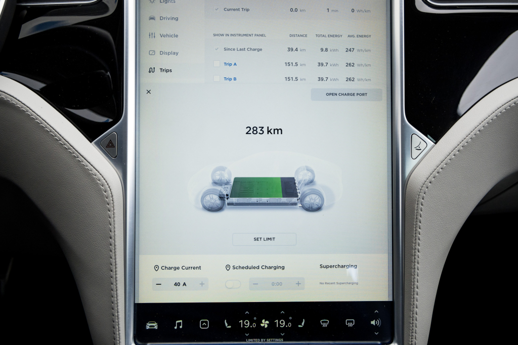Tesla Model S 70D 2014 фото 16