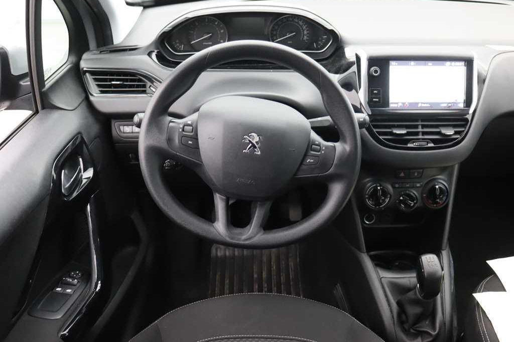 Peugeot 208 2017 photo 2