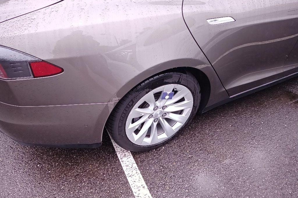 Tesla Model S 2016 фото 14