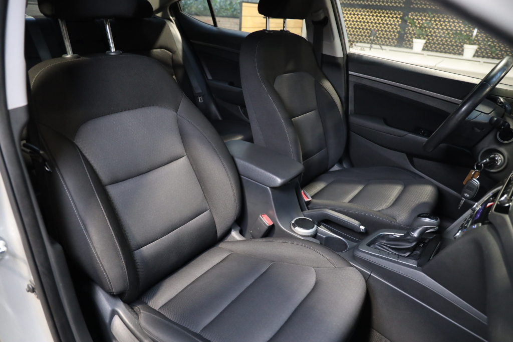 Hyundai Elantra 2016 фото 11