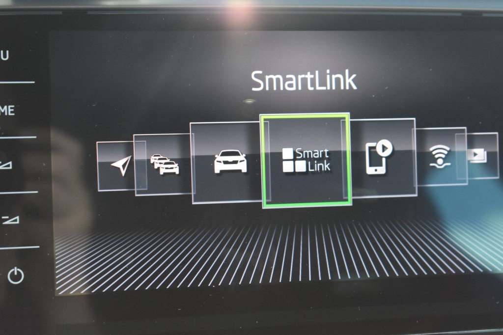 Skoda Octavia Combi RS 2018 photo 9