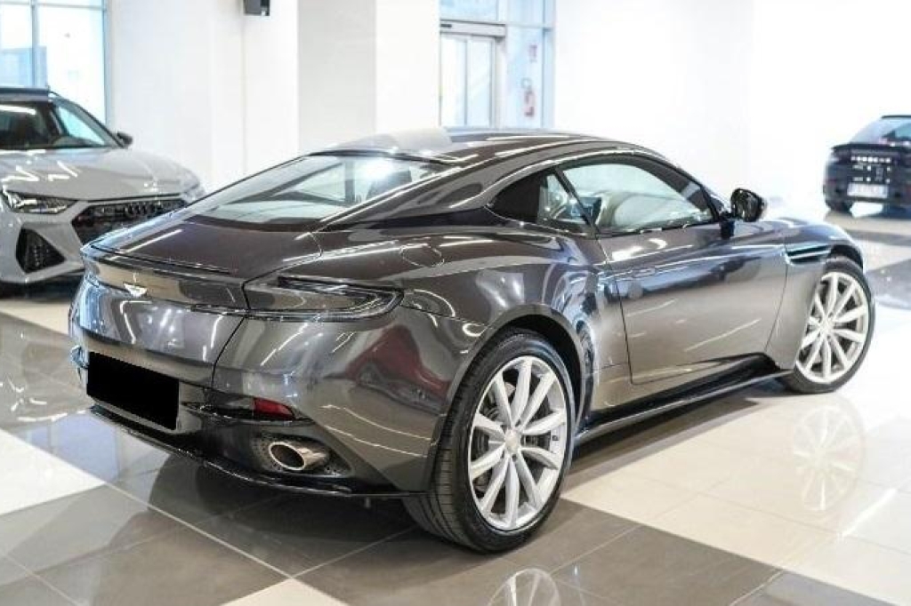 Aston Martin DB11 2018 фото 3