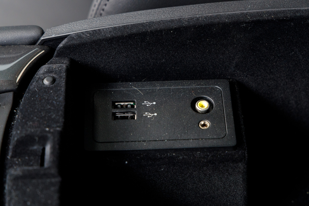 Infiniti Q50 photo 23