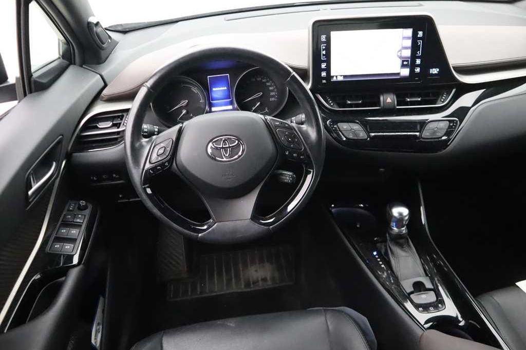 Toyota C-HR 2017 фото 7