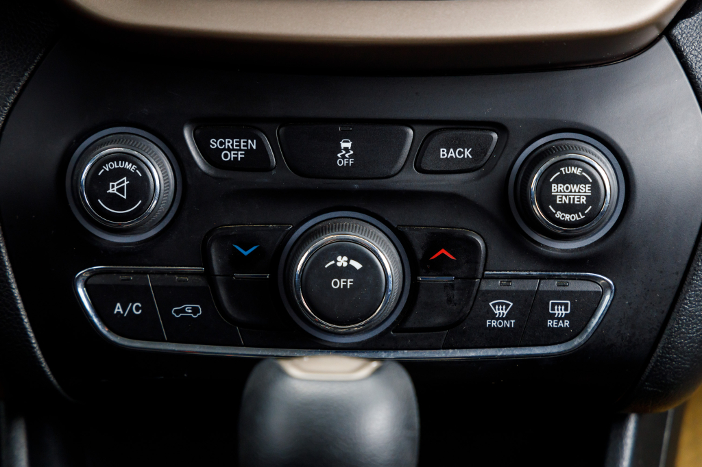 Jeep Cherokee Latitude 4x4 2016 фото 26