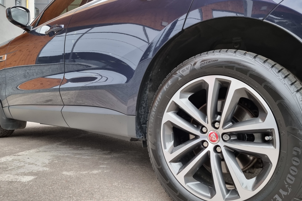 Jaguar F-Pace 2018 photo 9