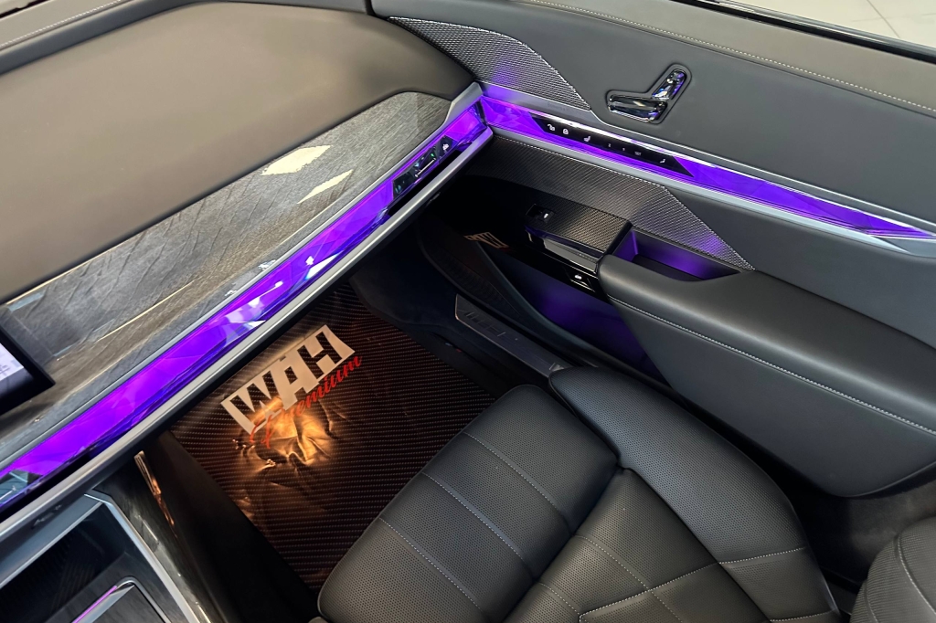 BMW 7 Series 760e  2023 photo 13