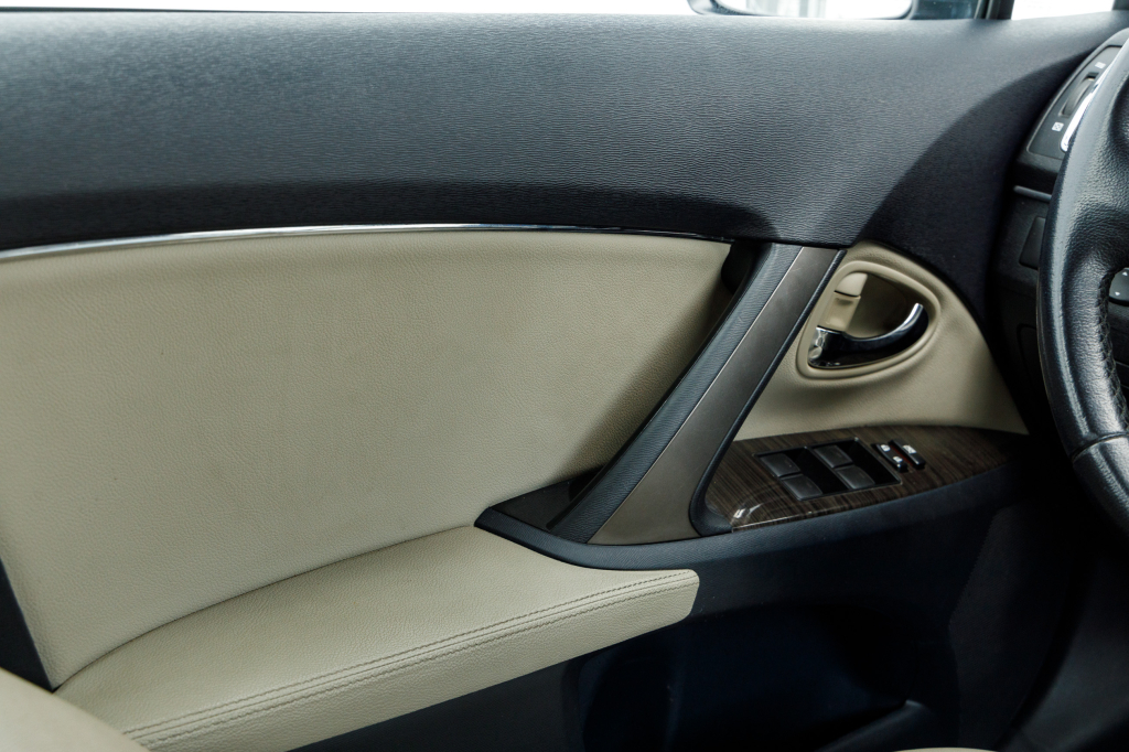 Toyota Avensis 2014 фото 18