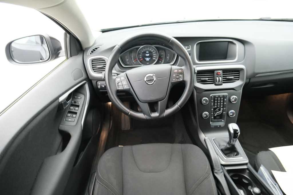 Volvo V40 2017 фото 4