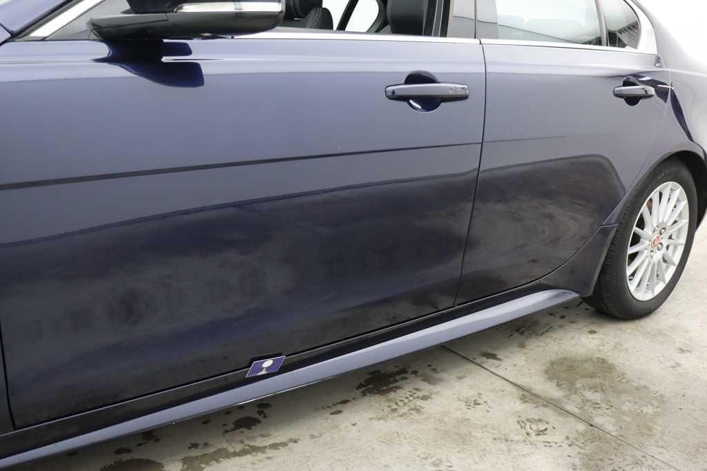 Jaguar XE 2017 photo 20