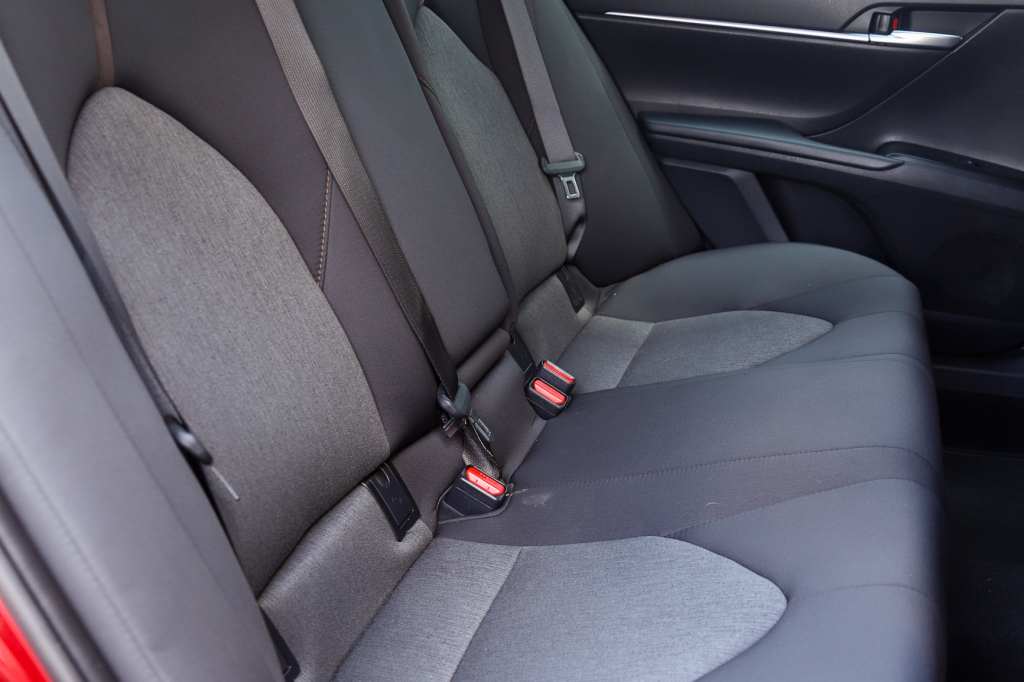 Toyota Camry LE 2017 фото 16