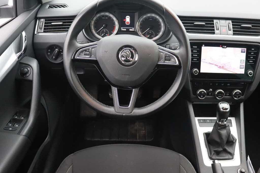 Skoda Octavia Combi 2018 фото 1