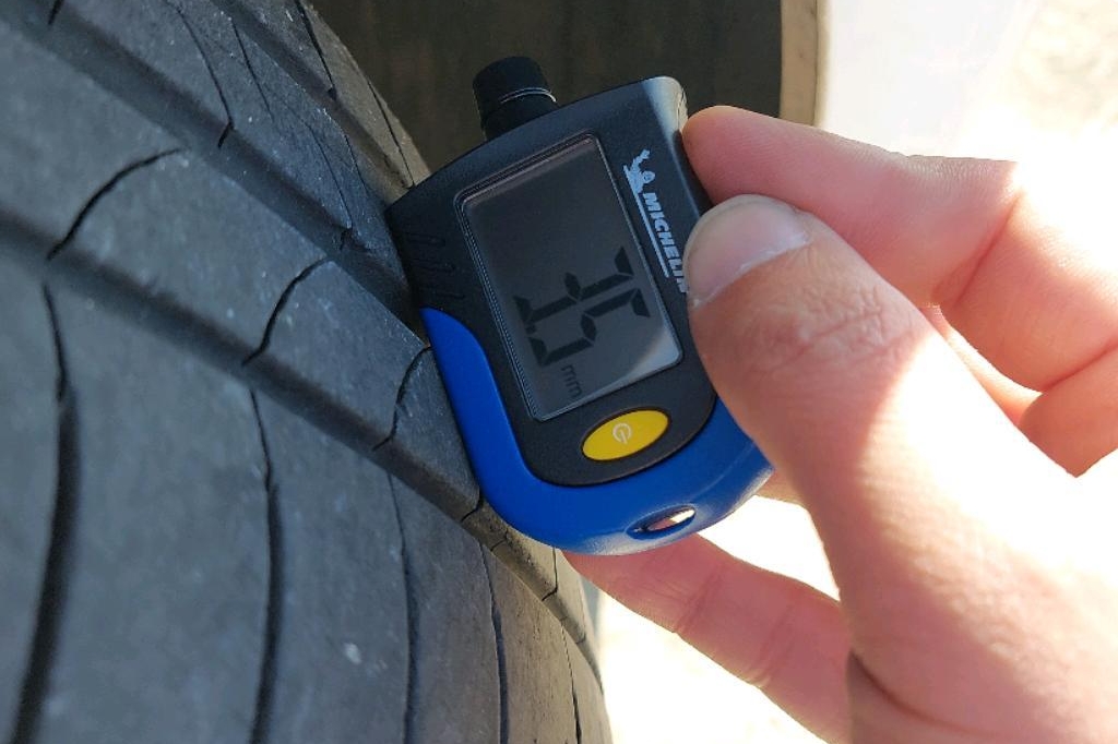 Peugeot 208 2017 фото 8