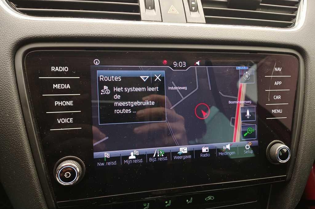 Skoda Octavia Combi 2018 photo 6