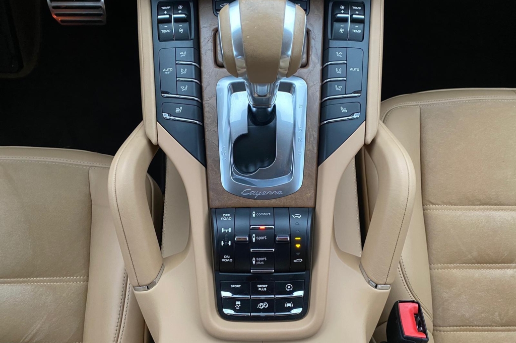 Porsche Cayenne GTS 2015 фото 9