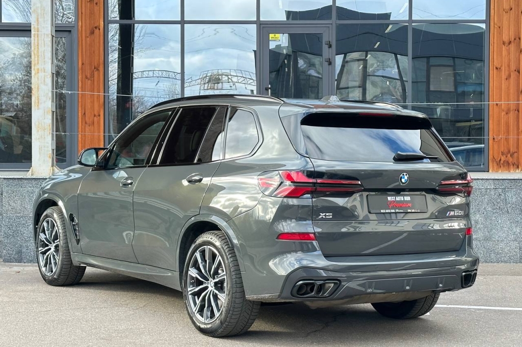 BMW X5 M60i 2024 photo 4