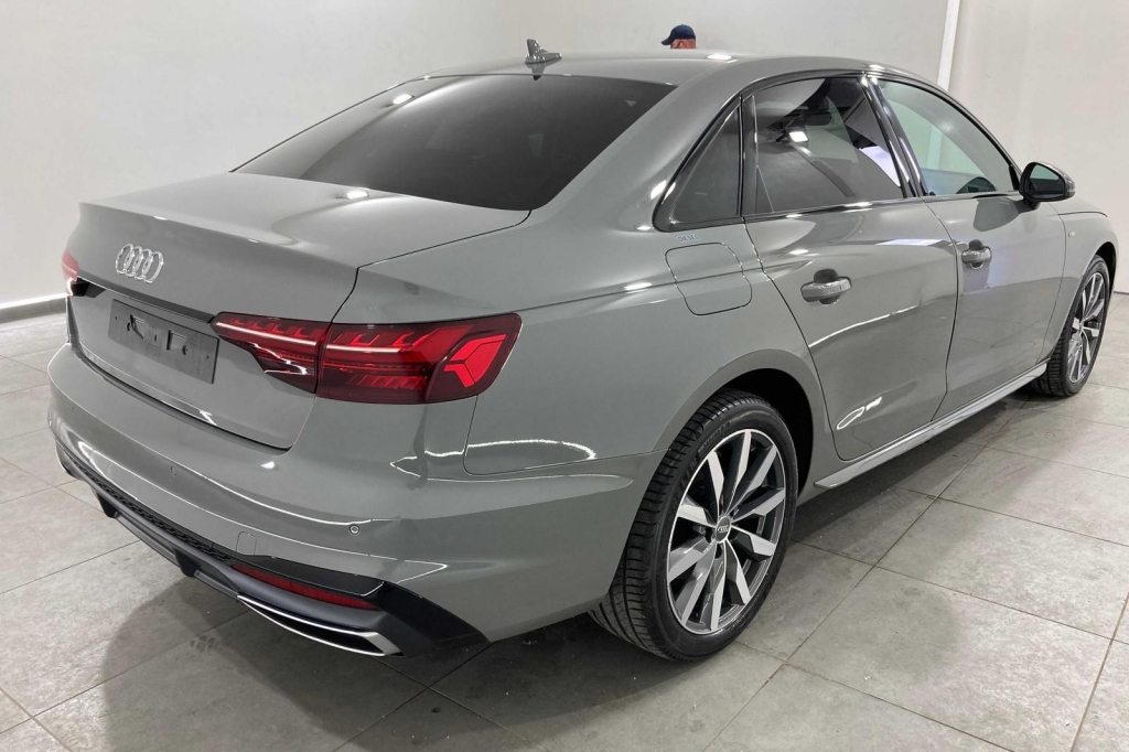 Audi A4 2020 фото 2