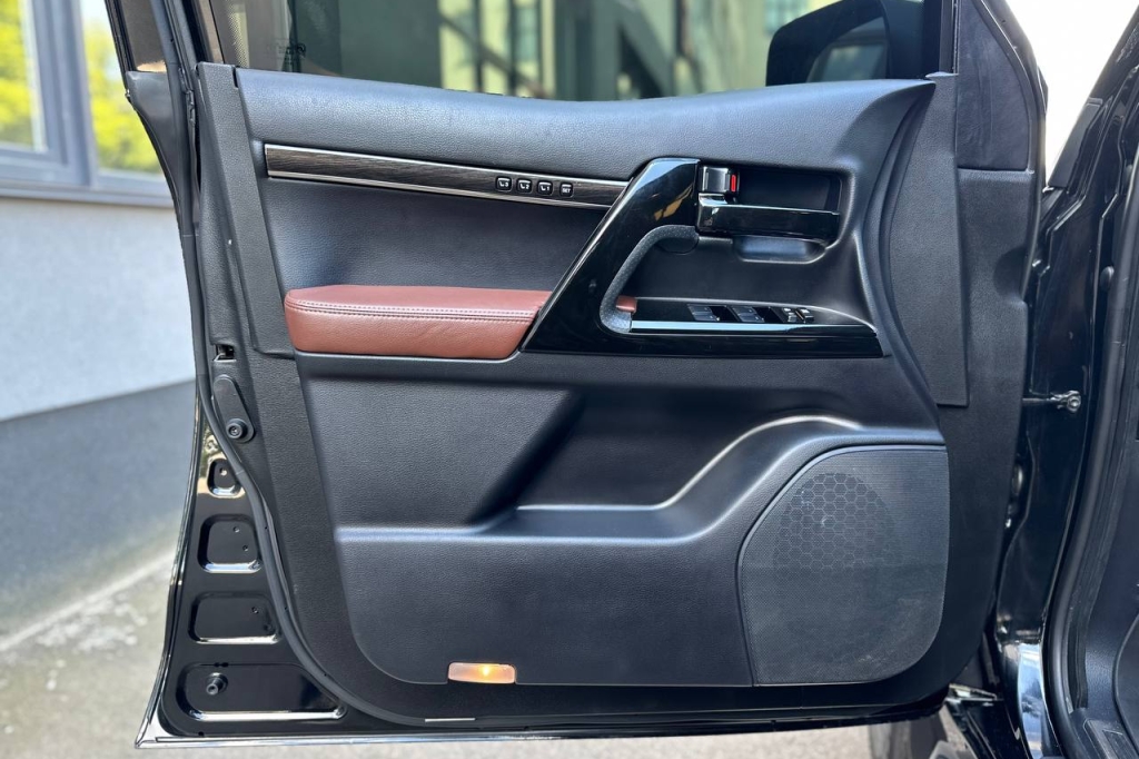 Toyota Land Cruiser 200 GUARD B6 2018 фото 9