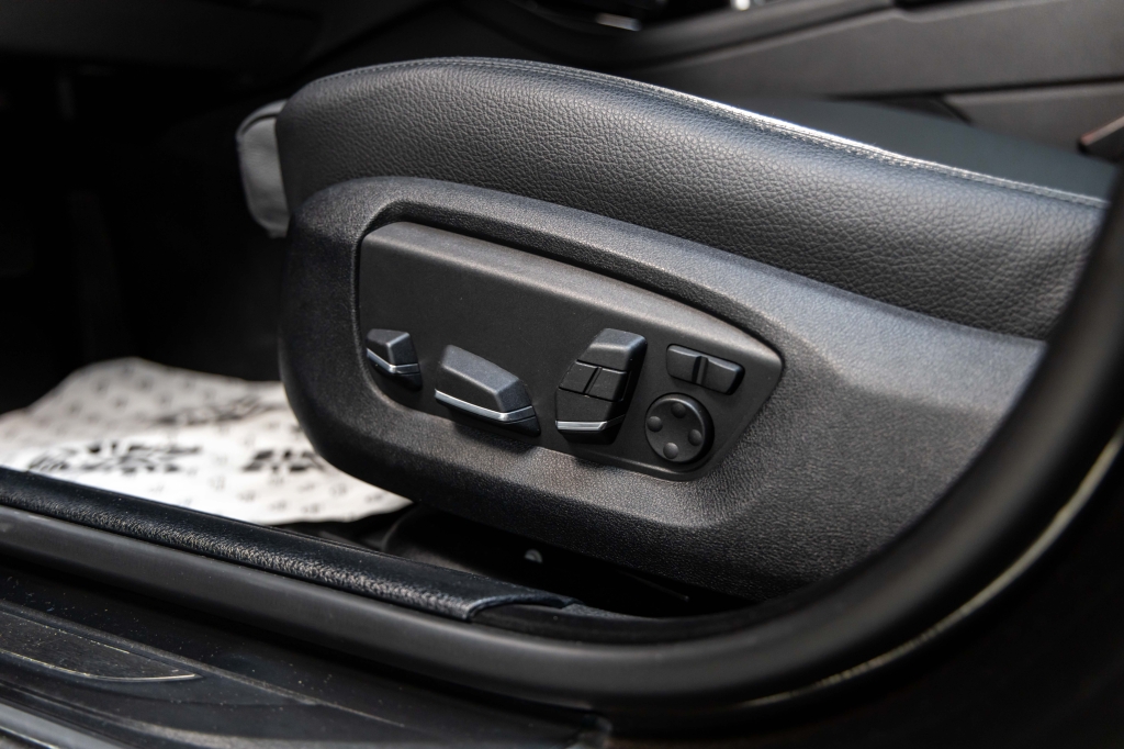 BMW 5 Series 2015 photo 15