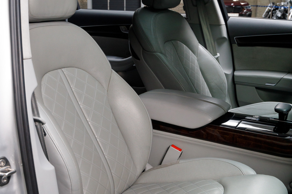 Audi A8 2014 фото 24