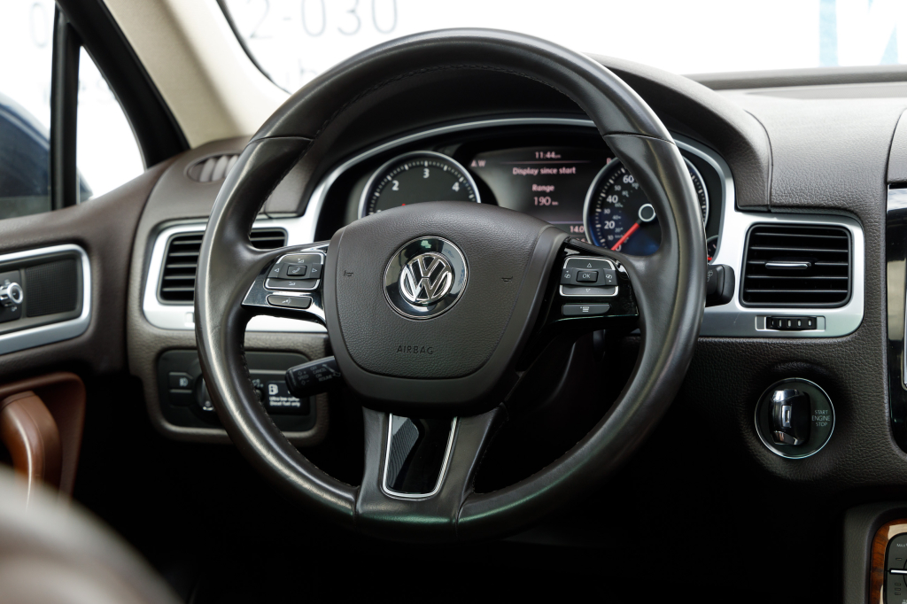 Volkswagen Touareg 2012 photo 21
