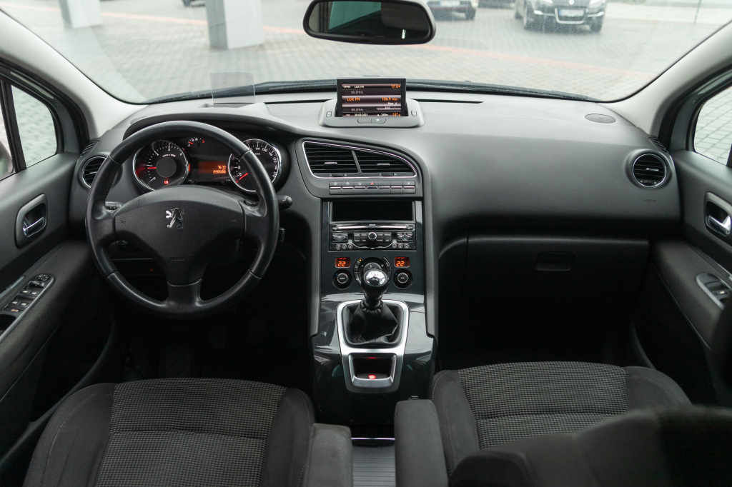 Peugeot 5008 2010 photo 12