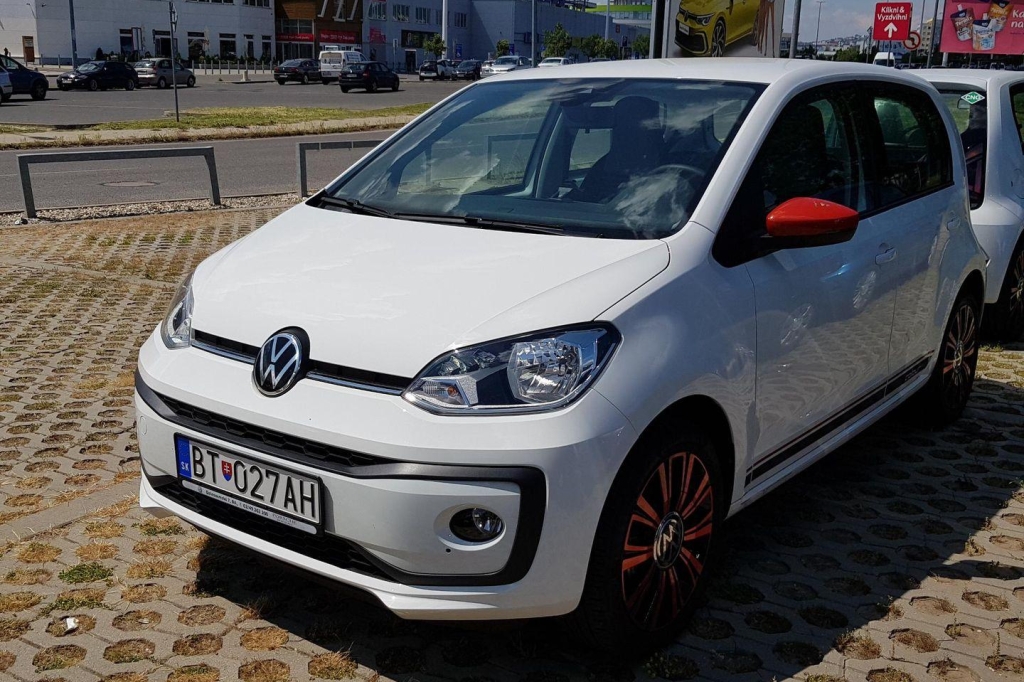 Volkswagen Up 2020 фото 1